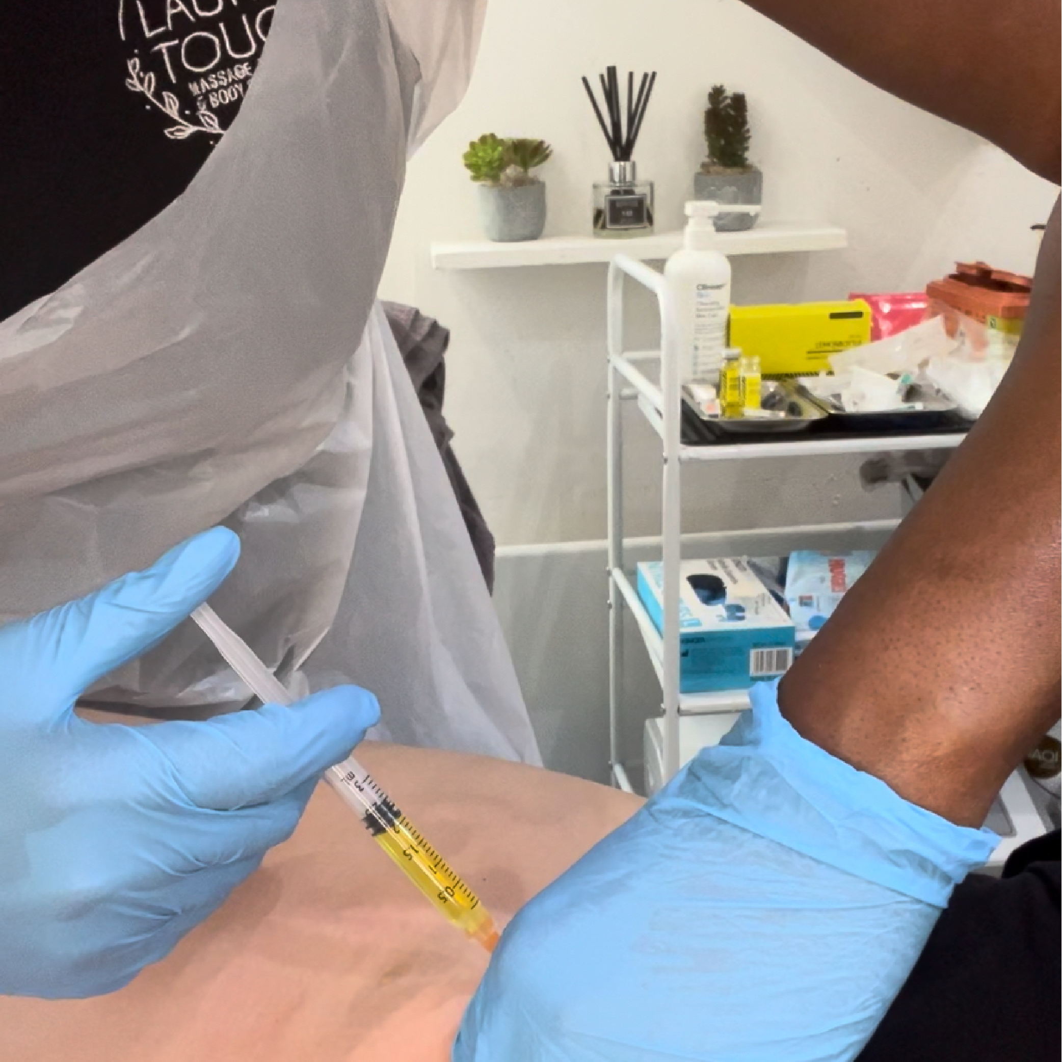 Lemon Bottle Fat Dissolving Injections to a client at Laura's Touch, Bromley Clinic